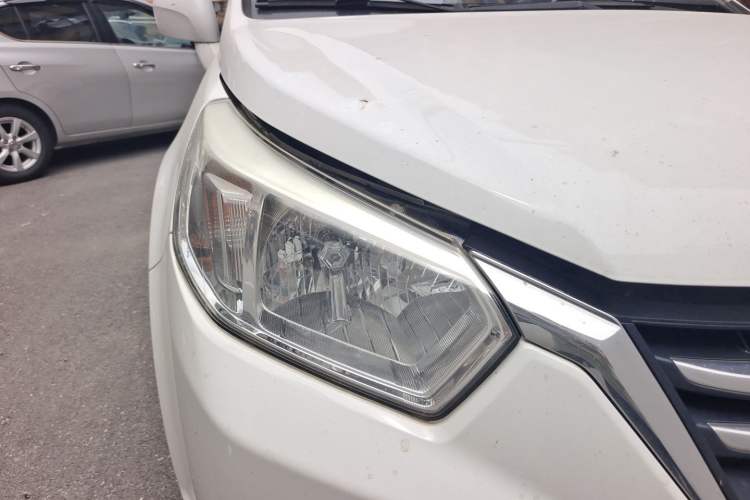 Used Venucia R50 2015 1.6L Manual Luxury Edition Right Front Headlight