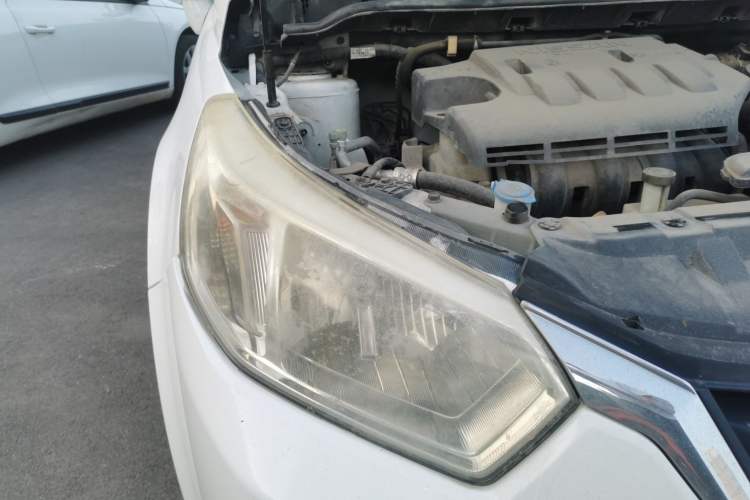 Used Venucia R50 2015 1.6L Manual Fashion Edition Right Front Headlight