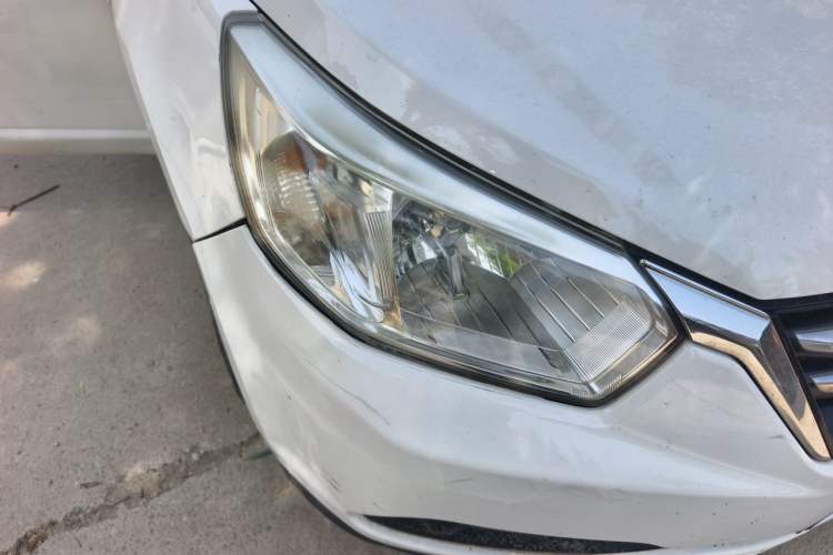 Used Venucia R50 2015 1.6L Manual Fashion Edition Right Front Headlight