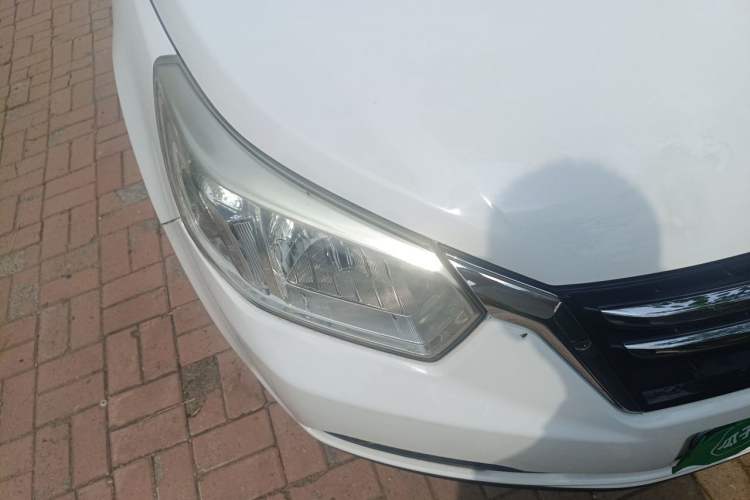 Used Venucia R50 2015 1.6L Automatic Fashion Edition Right Front Headlight