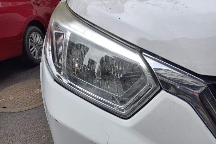 Used Venucia R50 2015 1.6L Automatic Fashion Edition Right Front Headlight