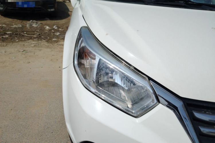 Used Venucia R50 2015 1.6L Manual Fashion Edition Right Front Headlight