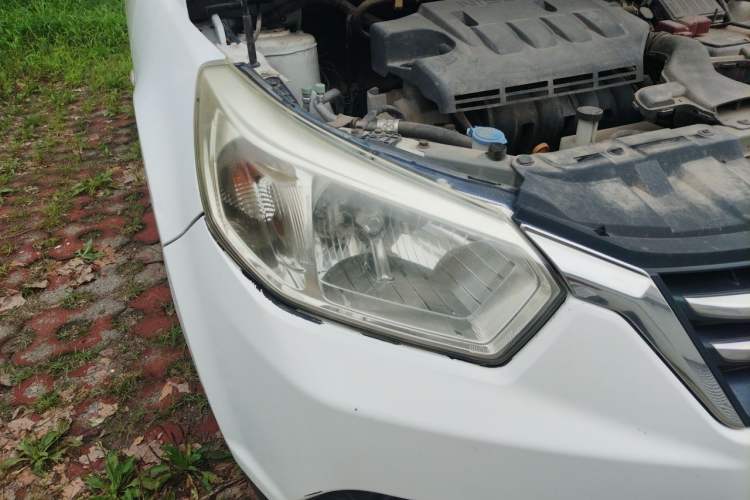 Used Venucia R50 2015 1.6L Automatic Fashion Edition Right Front Headlight