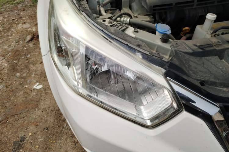 Used Venucia R50 2015 1.6L Manual Luxury Edition Right Front Headlight