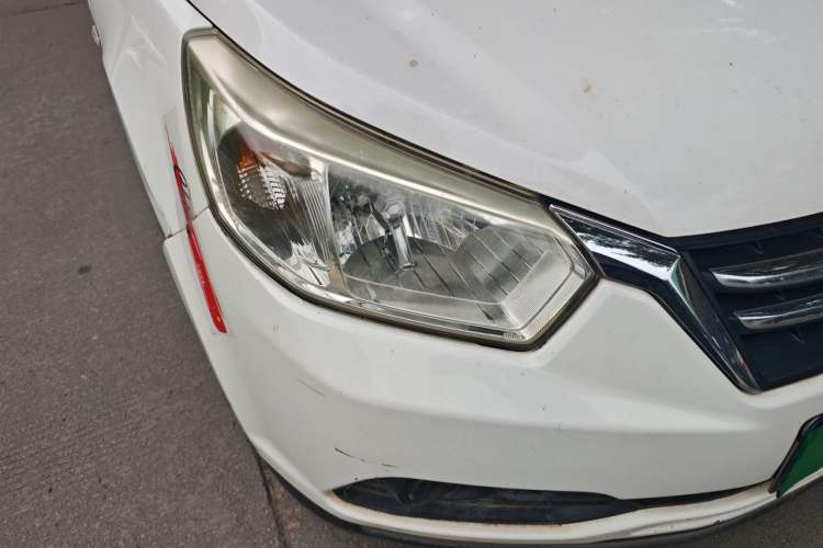 Used Venucia R50 2015 1.6L Manual Fashion Edition Right Front Headlight