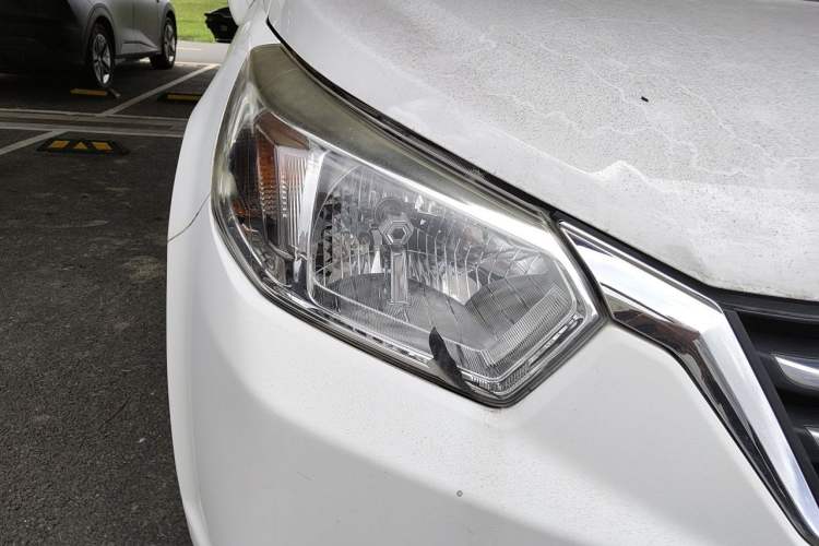 Used Venucia R50 2015 1.6L Manual Fashion Edition Right Front Headlight