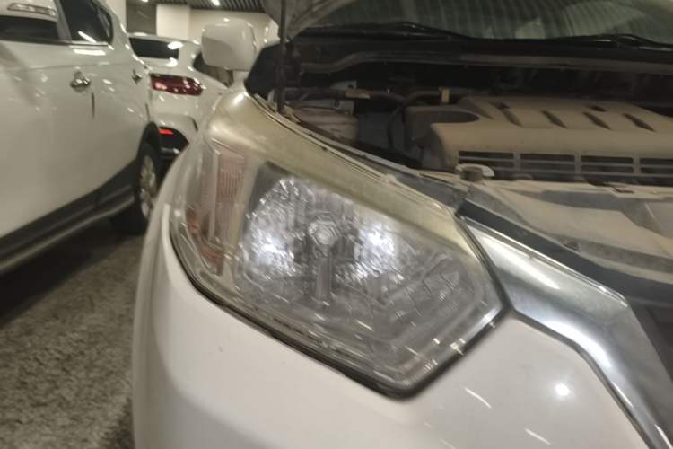Used Venucia R50 2015 1.6L Manual Fashion Edition Right Front Headlight
