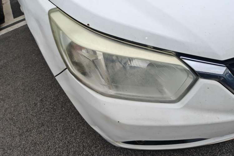 Used Venucia R50 2015 1.6L Automatic Fashion Edition Right Front Headlight