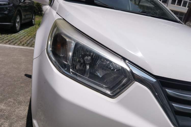 Used Venucia R50 2015 1.6L Manual Fashion Edition Right Front Headlight
