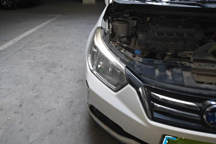 Used Venucia R50 2015 1.6L Manual Fashion Edition Right Front Headlight