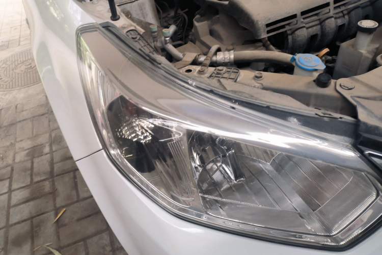 Used Venucia R50 2015 1.6L Manual Fashion Edition Right Front Headlight
