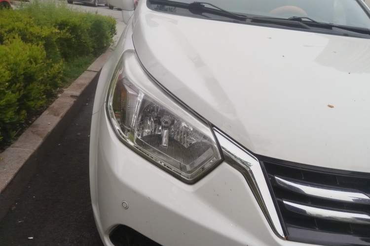 Used Venucia R50 2015 1.6L Automatic Fashion Edition Right Front Headlight
