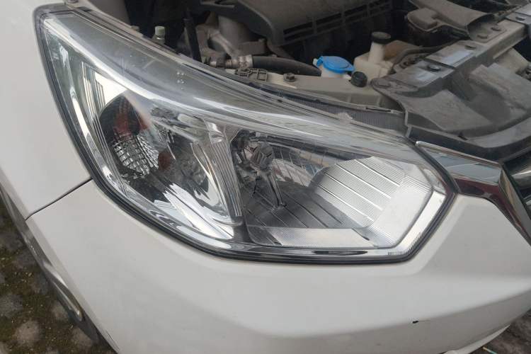 Used Venucia R50 2015 1.6L Manual Fashion Edition Right Front Headlight