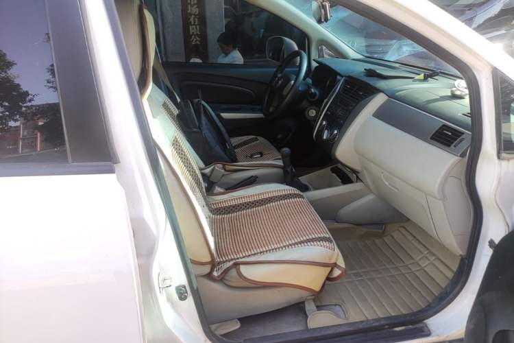 Used Venucia R50 2015 1.6L Manual Luxury Edition Right Front Seat