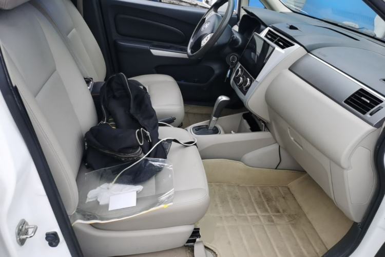 Used Venucia R50 2015 1.6L Automatic Luxury Edition Right Front Seat