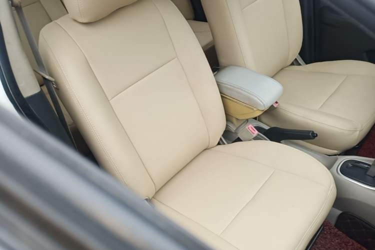 Used Venucia R50 2015 1.6L Automatic Luxury Edition Right Front Seat