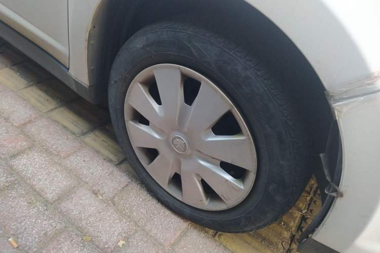 Used Venucia R50 2015 1.6L Automatic Fashion Edition Right Front Wheel Hub