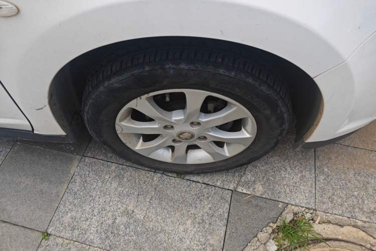 Used Venucia R50 2015 1.6L Manual Fashion Edition Right Front Wheel Hub