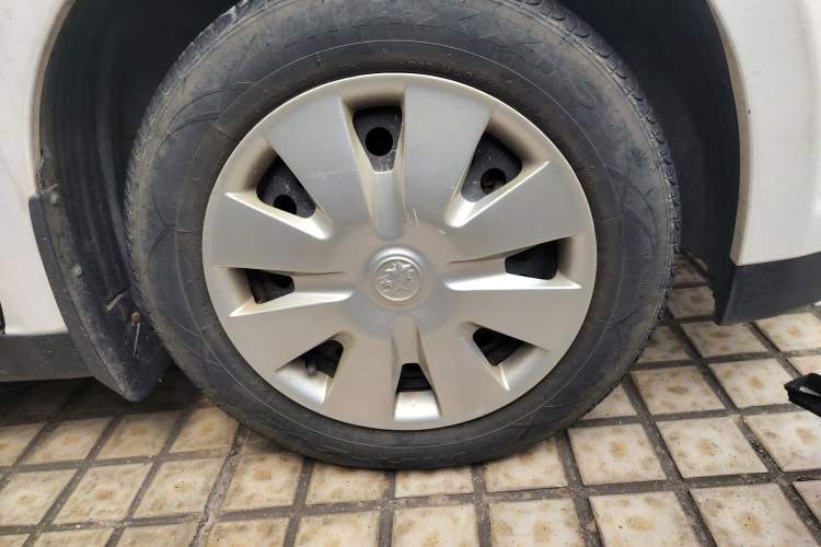 Used Venucia R50 2015 1.6L Automatic Fashion Edition Right Front Wheel Hub