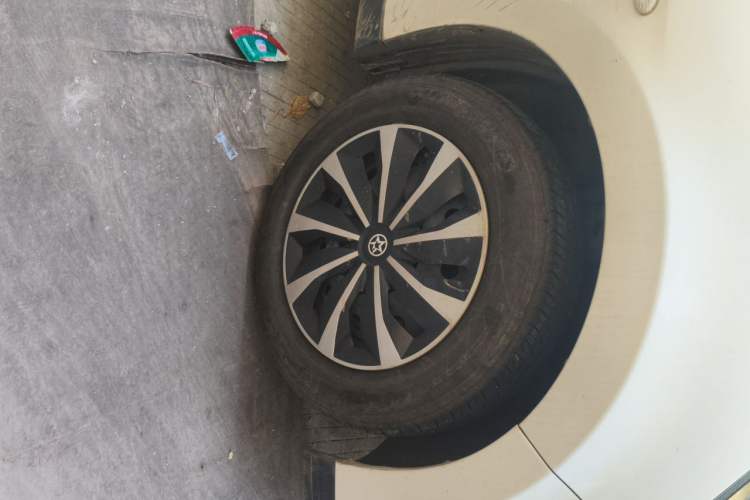 Used Venucia R50 2015 1.6L Automatic Fashion Edition Right Front Wheel Hub