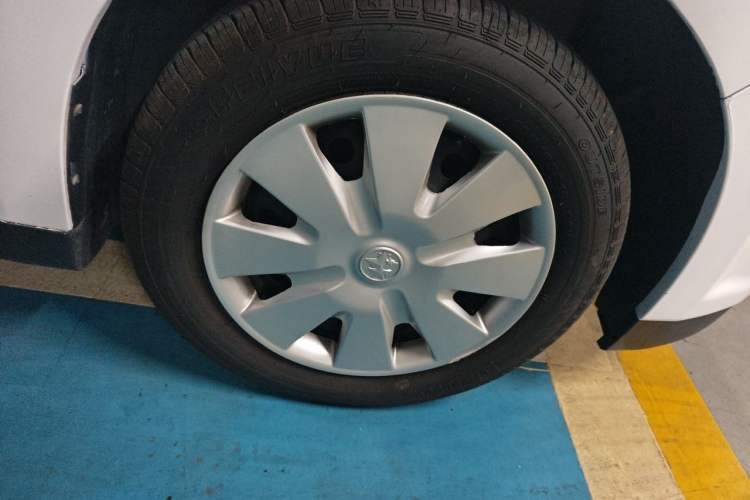 Used Venucia R50 2015 1.6L Automatic Fashion Edition Right Front Wheel Hub