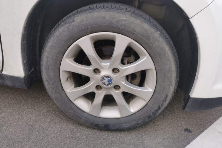 Used Venucia R50 2015 1.6L Manual Fashion Edition Right Front Wheel Hub