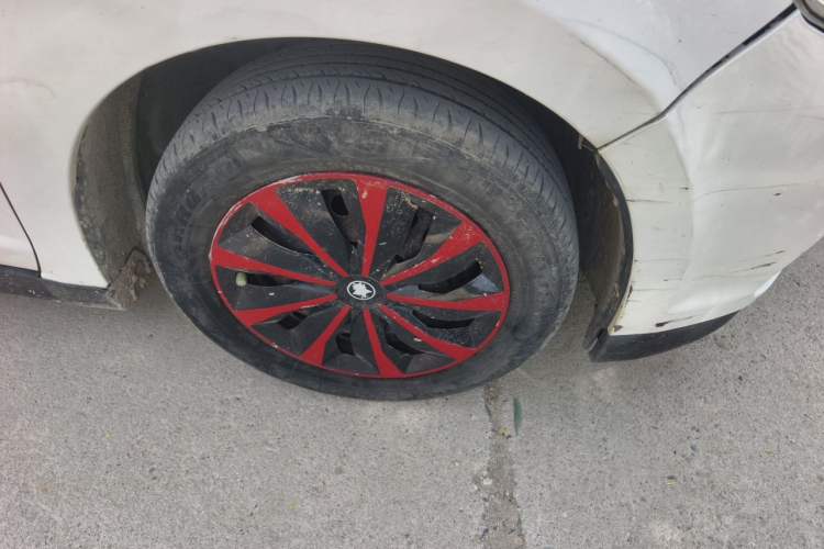 Used Venucia R50 2015 1.6L Manual Fashion Edition Right Front Wheel Hub