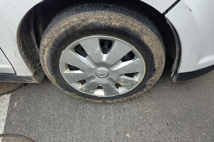 Used Venucia R50 2015 1.6L Automatic Fashion Edition Right Front Wheel Hub