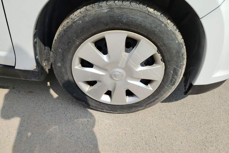Used Venucia R50 2015 1.6L Manual Fashion Edition Right Front Wheel Hub