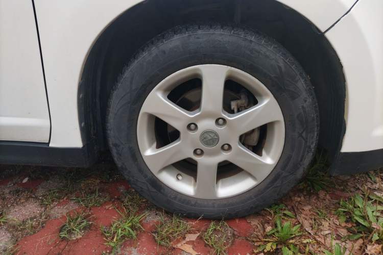 Used Venucia R50 2015 1.6L Automatic Fashion Edition Right Front Wheel Hub