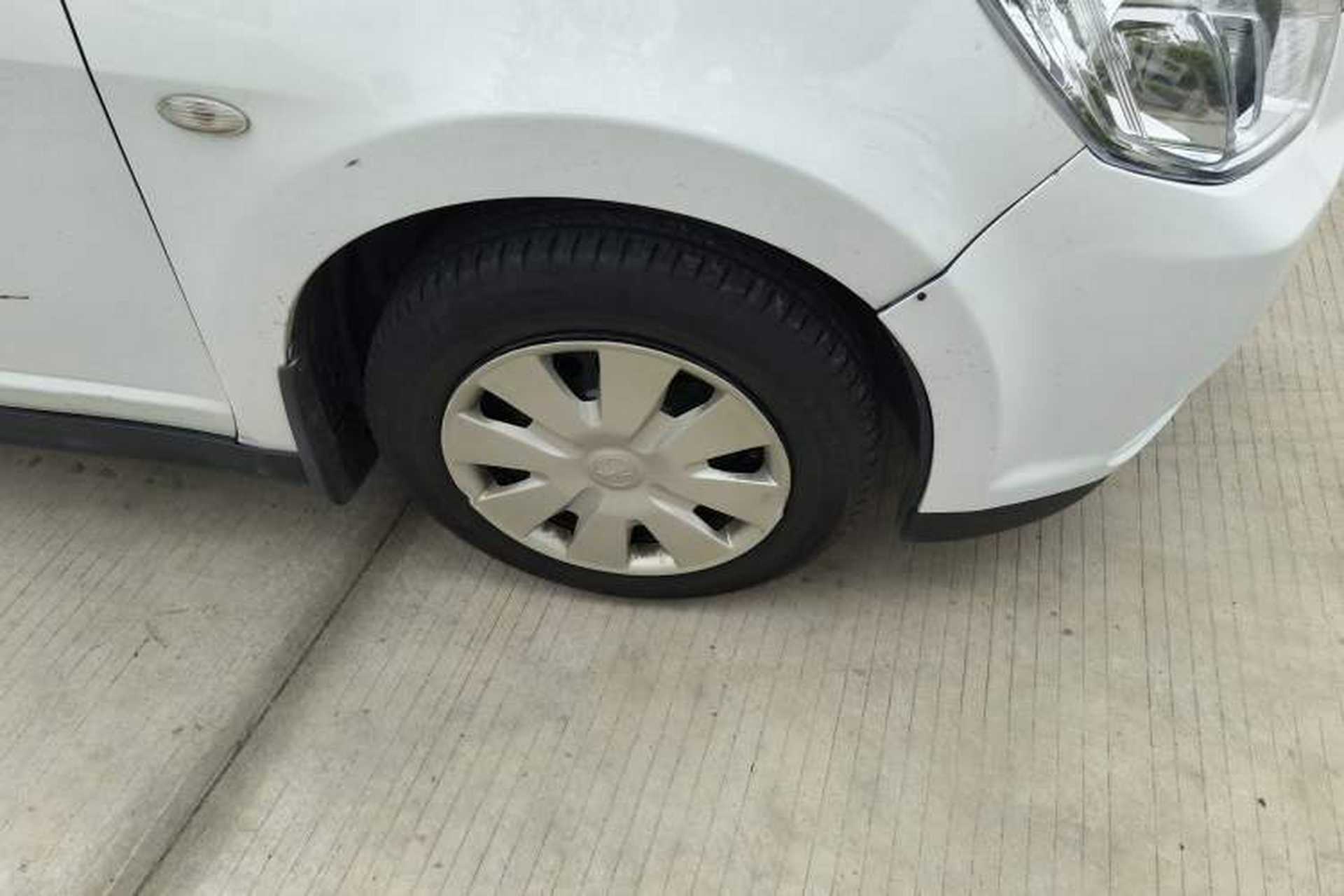 Used Venucia R50 2015 1.6L Automatic Fashion Edition Right Front Wheel Hub