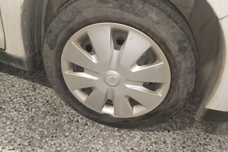 Used Venucia R50 2015 1.6L Manual Fashion Edition Right Front Wheel Hub