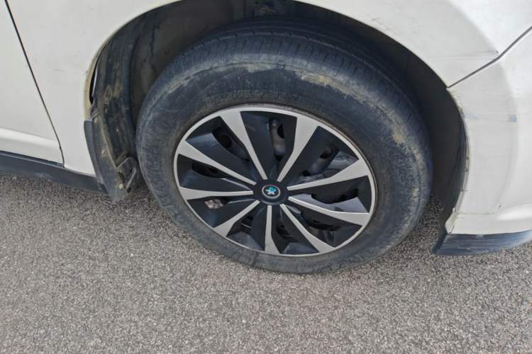 Used Venucia R50 2015 1.6L Automatic Fashion Edition Right Front Wheel Hub