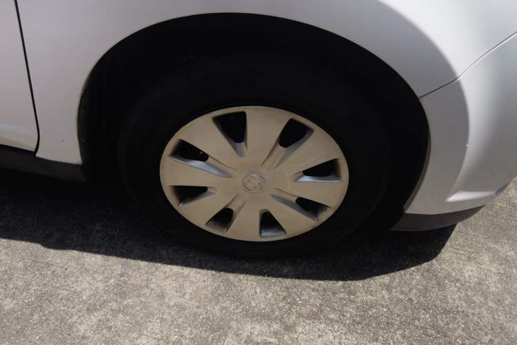 Used Venucia R50 2015 1.6L Manual Fashion Edition Right Front Wheel Hub