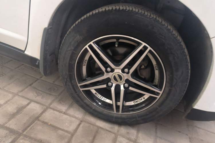 Used Venucia R50 2015 1.6L Manual Fashion Edition Right Front Wheel Hub
