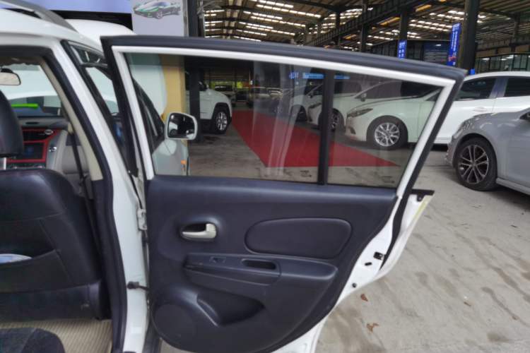 Used Venucia R50 2015 1.6L Automatic Fashion Edition Right Rear Door Interior
