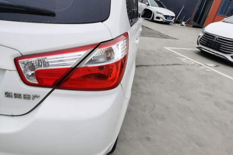 Used Venucia R50 2015 1.6L Automatic Luxury Edition Right Rear Taillight