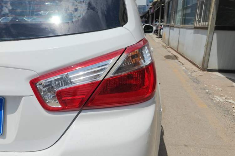 Used Venucia R50 2015 1.6L Automatic Fashion Edition Right Rear Taillight