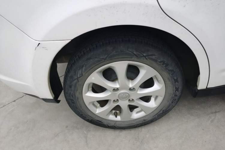 Used Venucia R50 2015 1.6L Automatic Luxury Edition Right Rear Wheel Hub