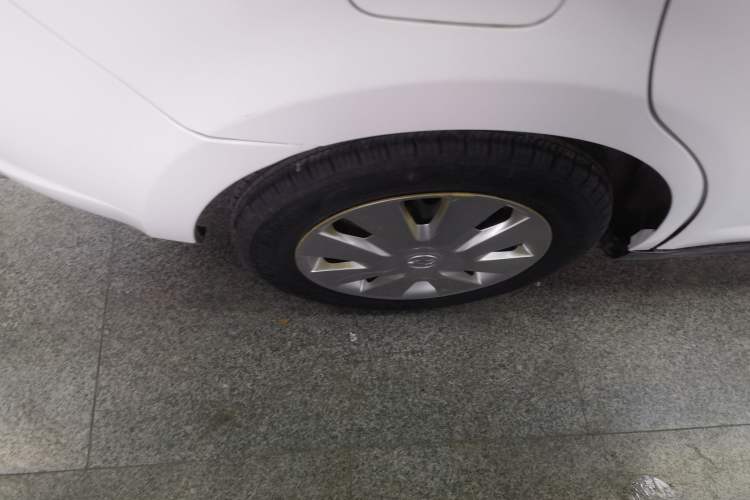 Used Venucia R50 2015 1.6L Automatic Fashion Edition Right Rear Wheel Hub