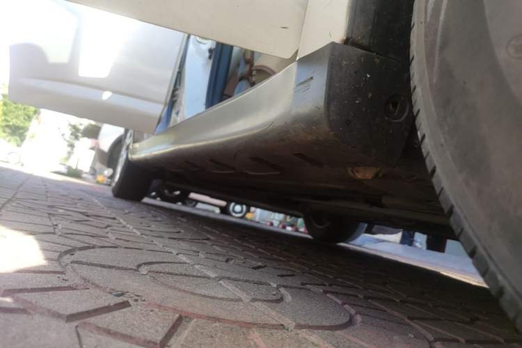 Used Venucia R50 2015 1.6L Manual Luxury Edition Right Side Sill
