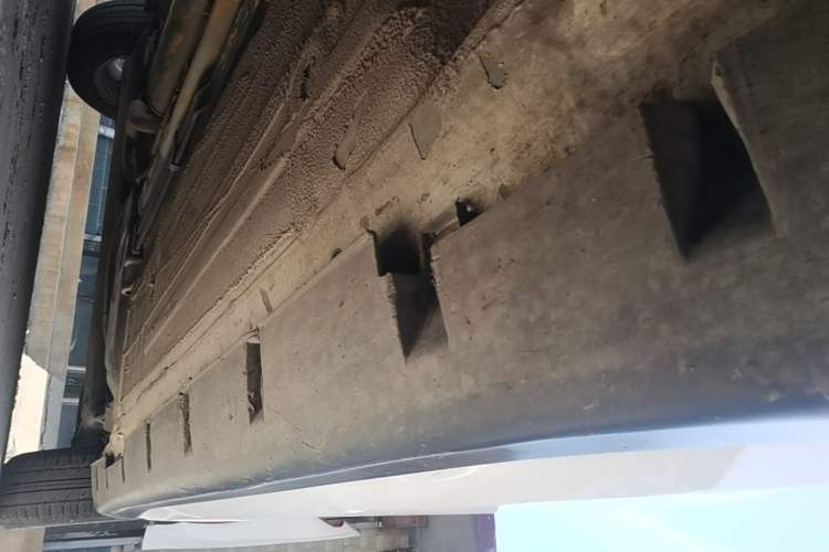 Used Venucia R50 2015 1.6L Manual Fashion Edition Right Side Sill