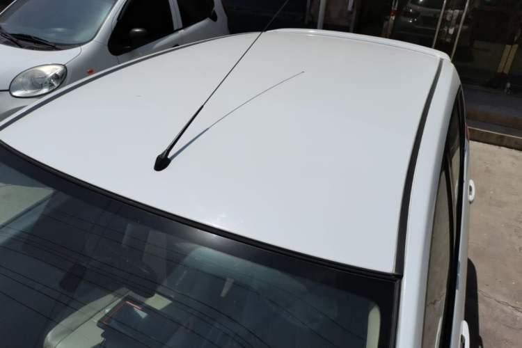 Used Venucia R50 2015 1.6L Manual Fashion Edition Roof