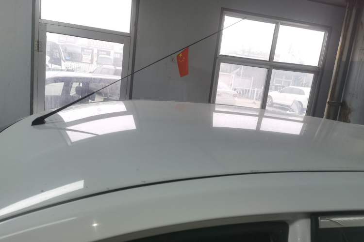 Used Venucia R50 2015 1.6L Automatic Fashion Edition Roof