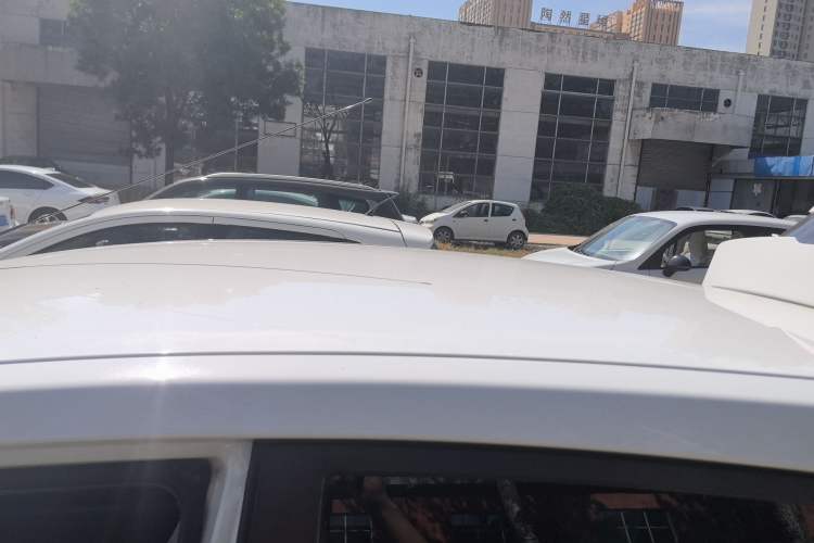 Used Venucia R50 2015 1.6L Manual Fashion Edition Roof