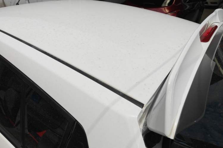 Used Venucia R50 2015 1.6L Automatic Fashion Edition Roof