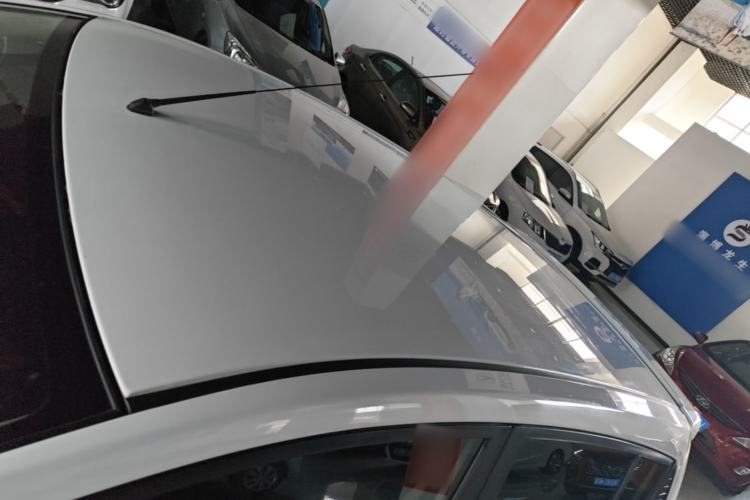 Used Venucia R50 2015 1.6L Automatic Fashion Edition Roof