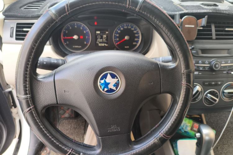 Used Venucia R50 2015 1.6L Automatic Fashion Edition Steering Wheel