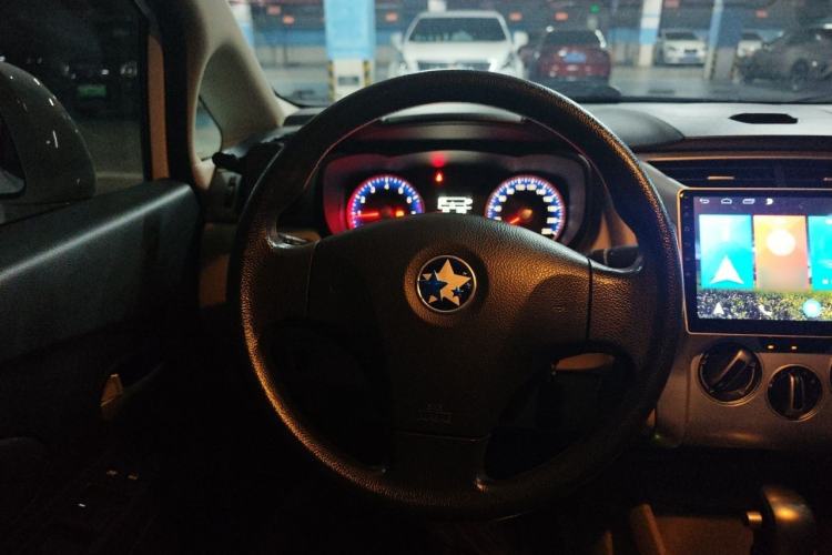 Used Venucia R50 2015 1.6L Automatic Fashion Edition Steering Wheel