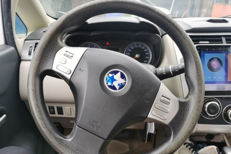 Used Venucia R50 2015 1.6L Automatic Luxury Edition Steering Wheel